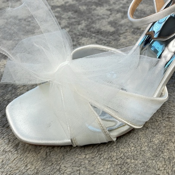 New Badgley Mischka Tess Ankle Strap Sandal Tulle Bow White Bridal Wedding 7.5 - Picture 14 of 14